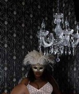  Nicole geeft je een melee massage met haar heerlijke tieten en enorme billen 